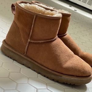 Women’s UGG Mini size 10